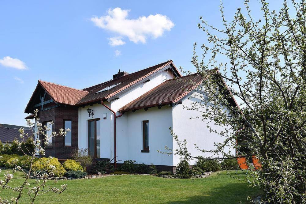 Dom U Zbyszka Z Prywatna Plaza Villa Kiedrowice Exteriör bild